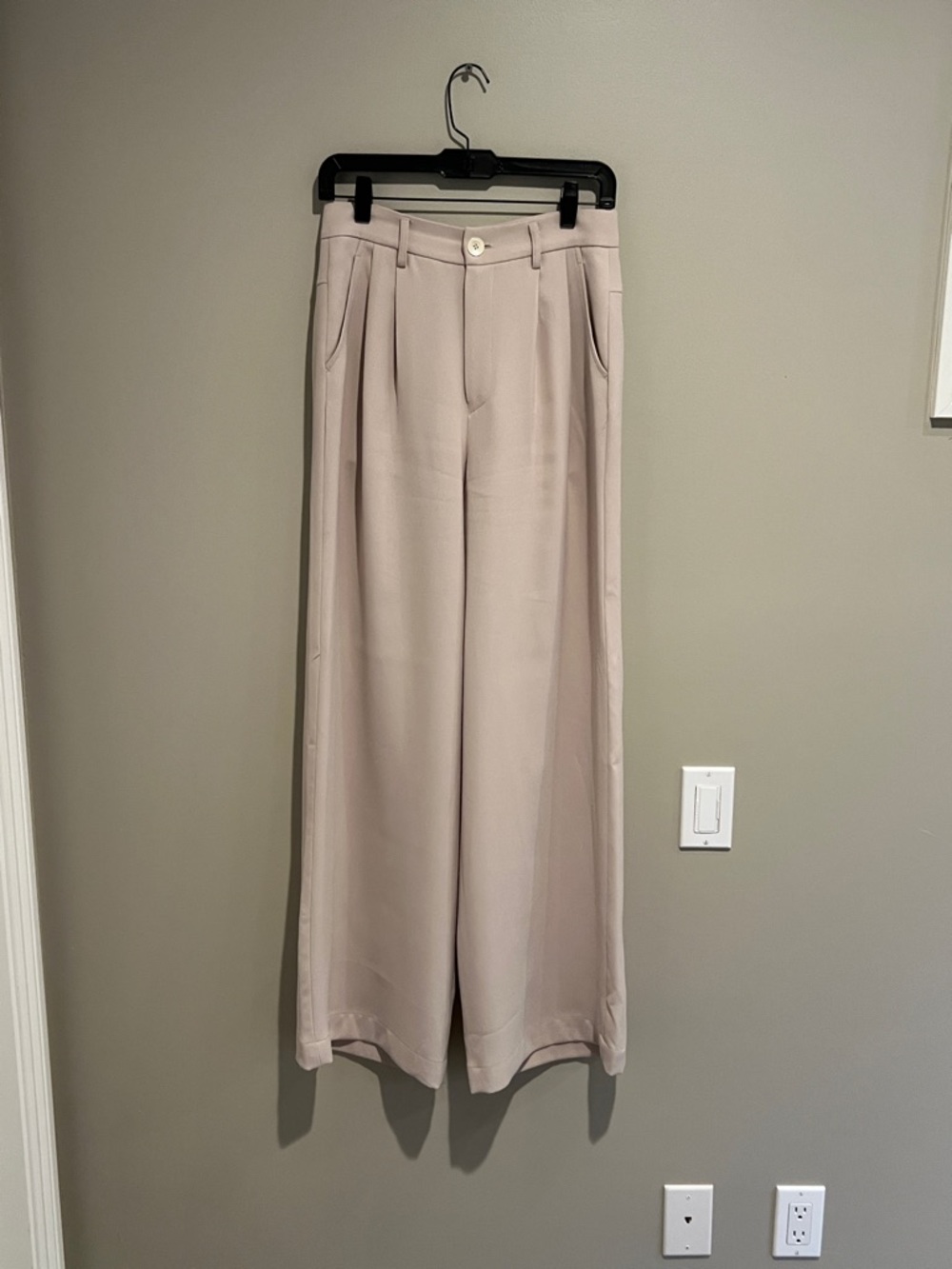 Wide Leg High-Rise Trousers in Cream
